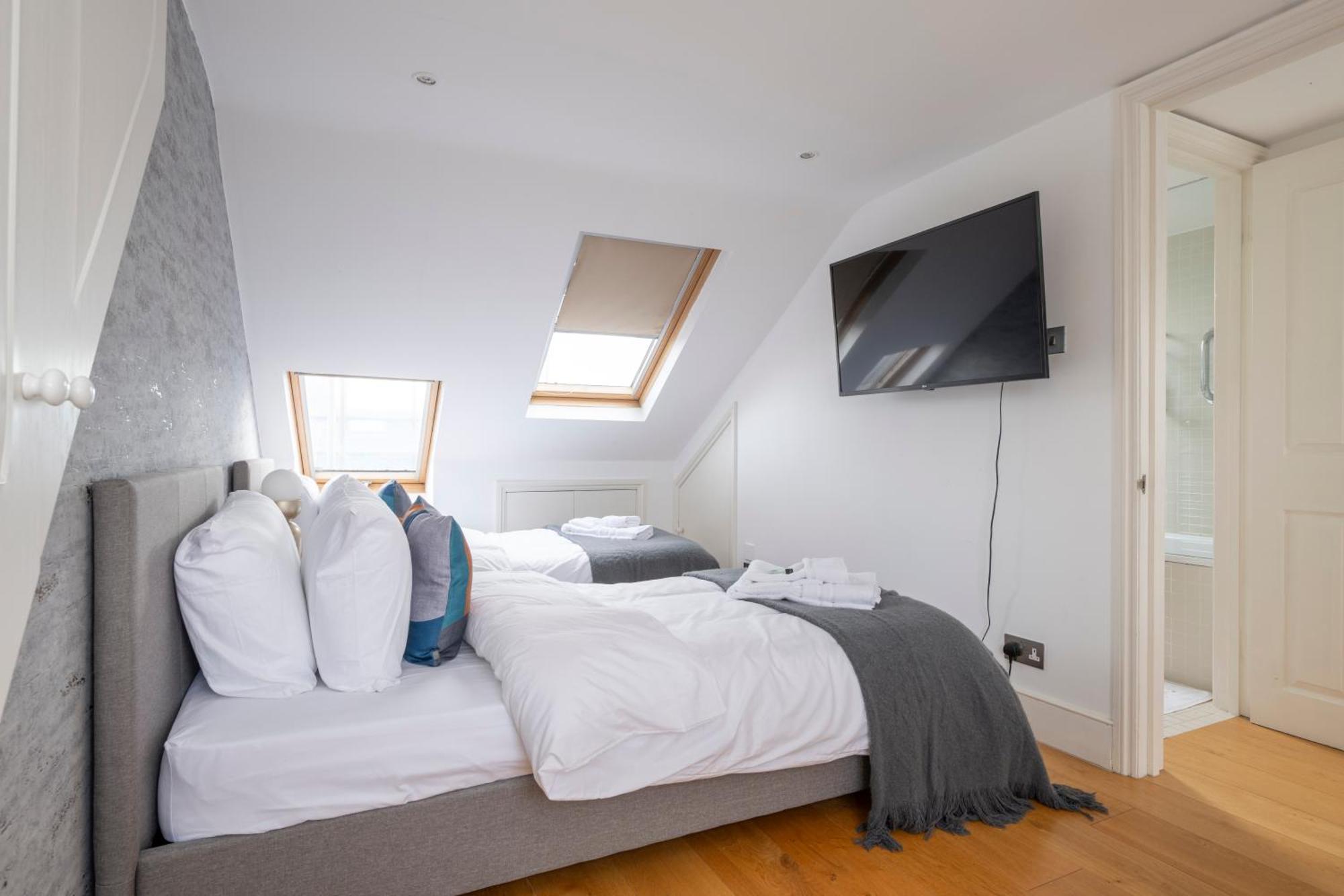 Fulham Spacious & Luxe House With Parking & Garden * Londra