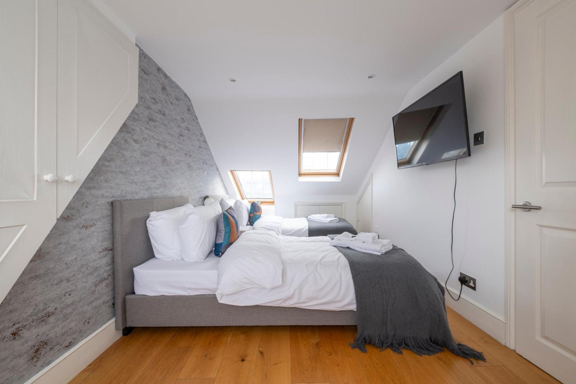 Fulham Spacious & Luxe House With Parking & Garden Londra