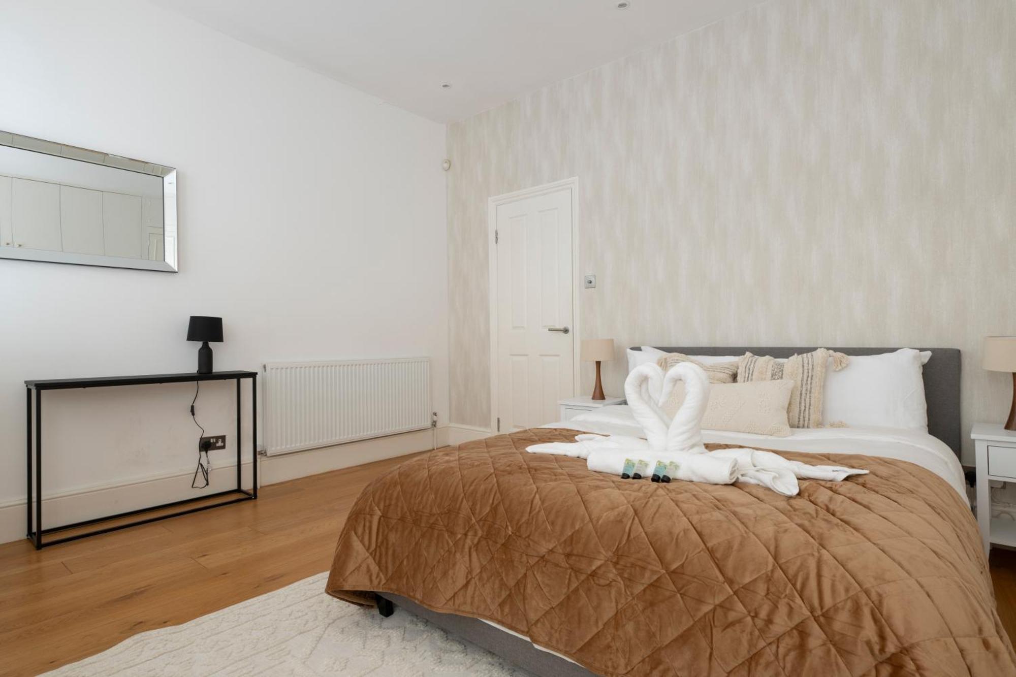 Fulham Spacious & Luxe House With Parking & Garden * Londra