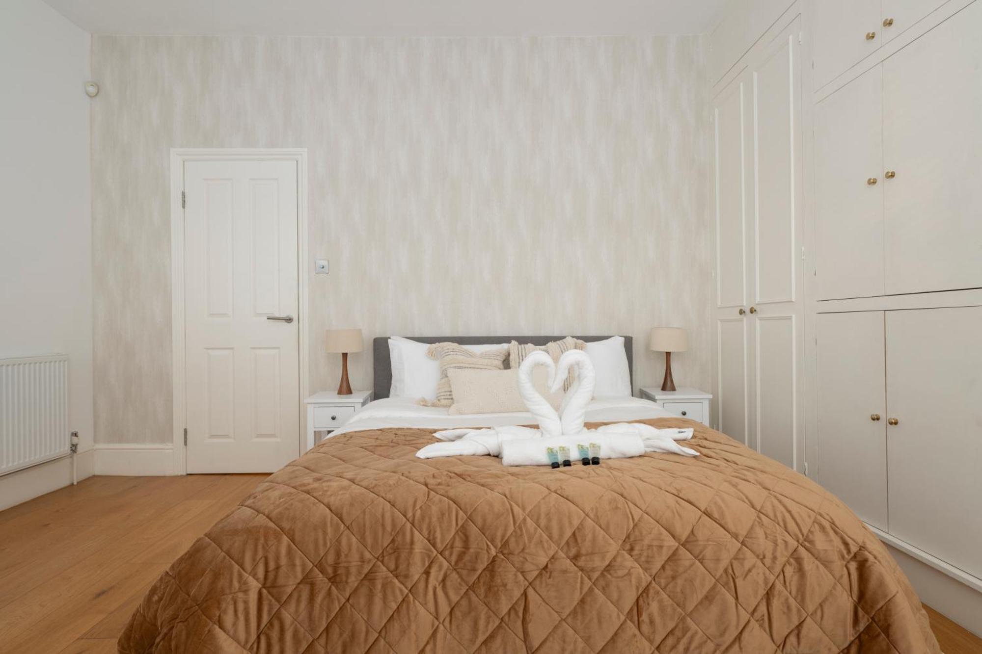 Fulham Spacious & Luxe House With Parking & Garden * Londra