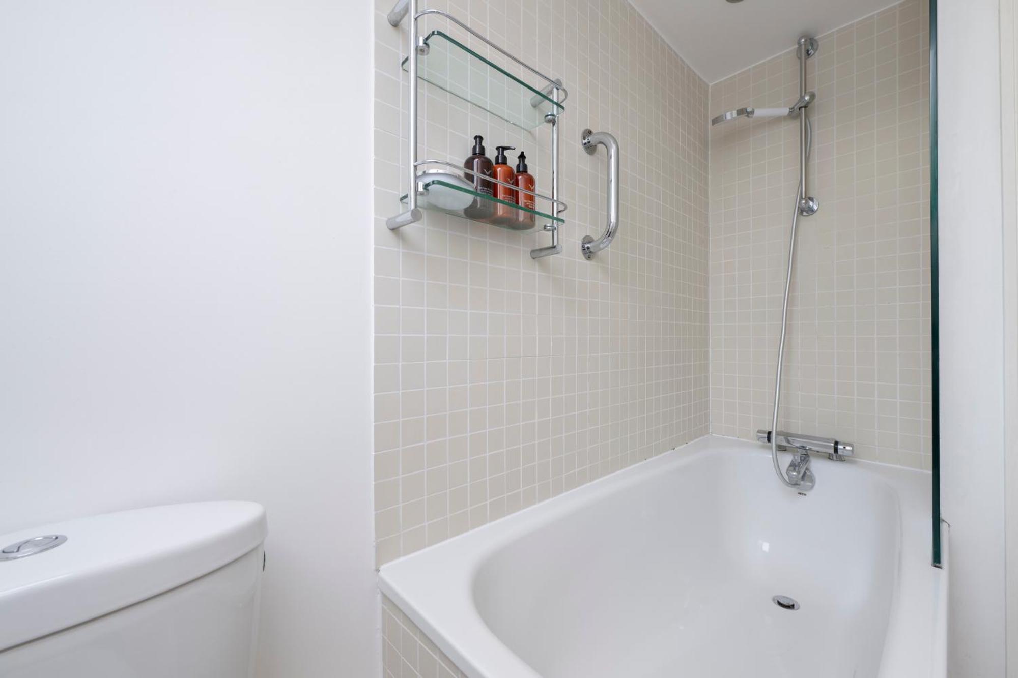 Fulham Spacious & Luxe House With Parking & Garden Appartamento