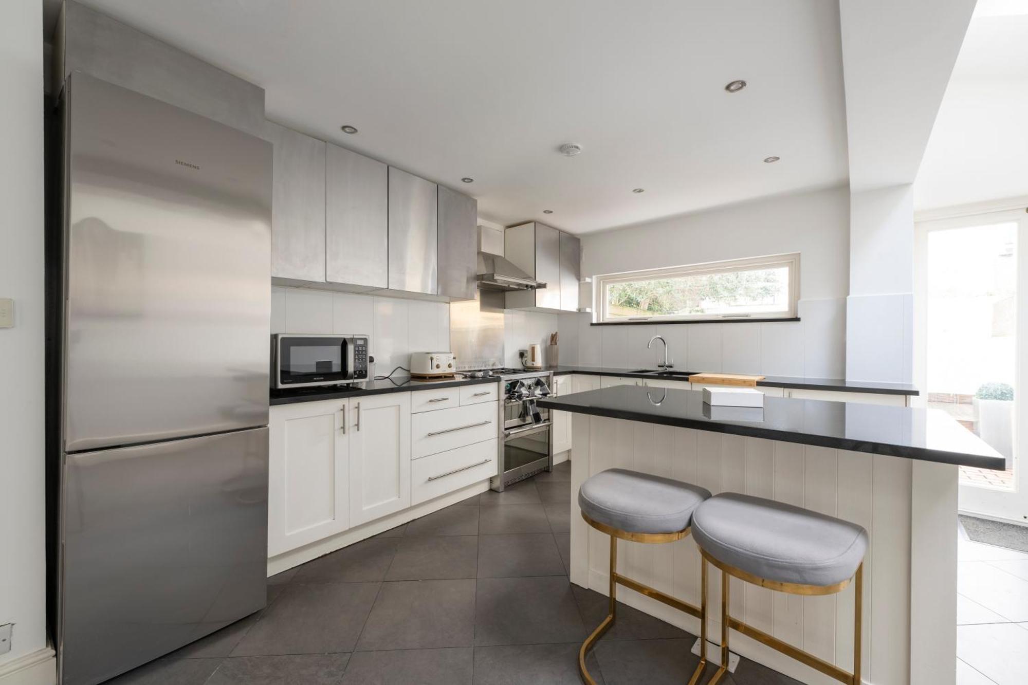 Fulham Spacious & Luxe House With Parking & Garden * Londra