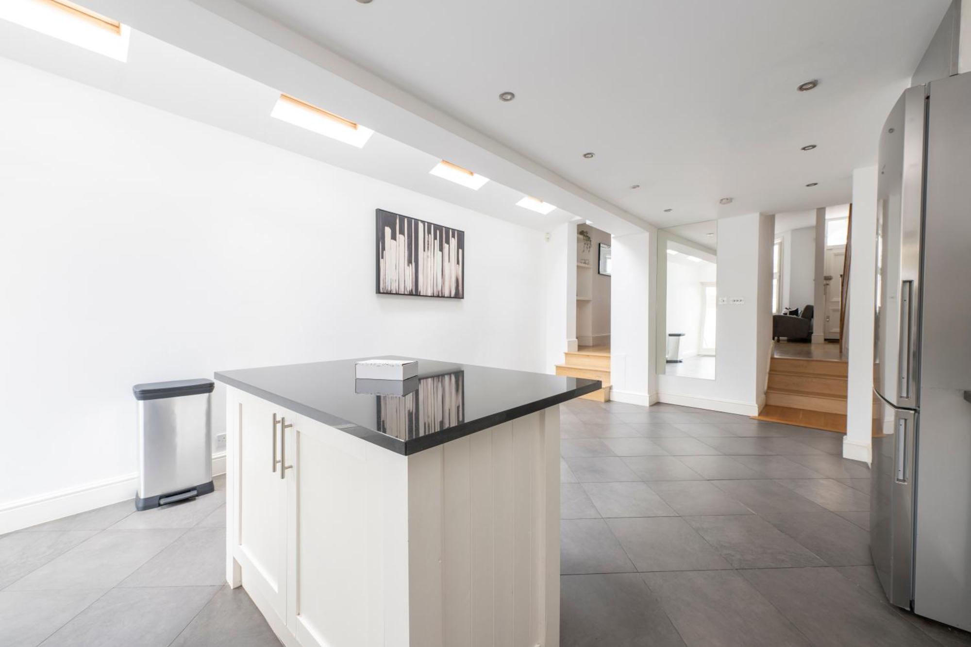 Fulham Spacious & Luxe House With Parking & Garden Londra