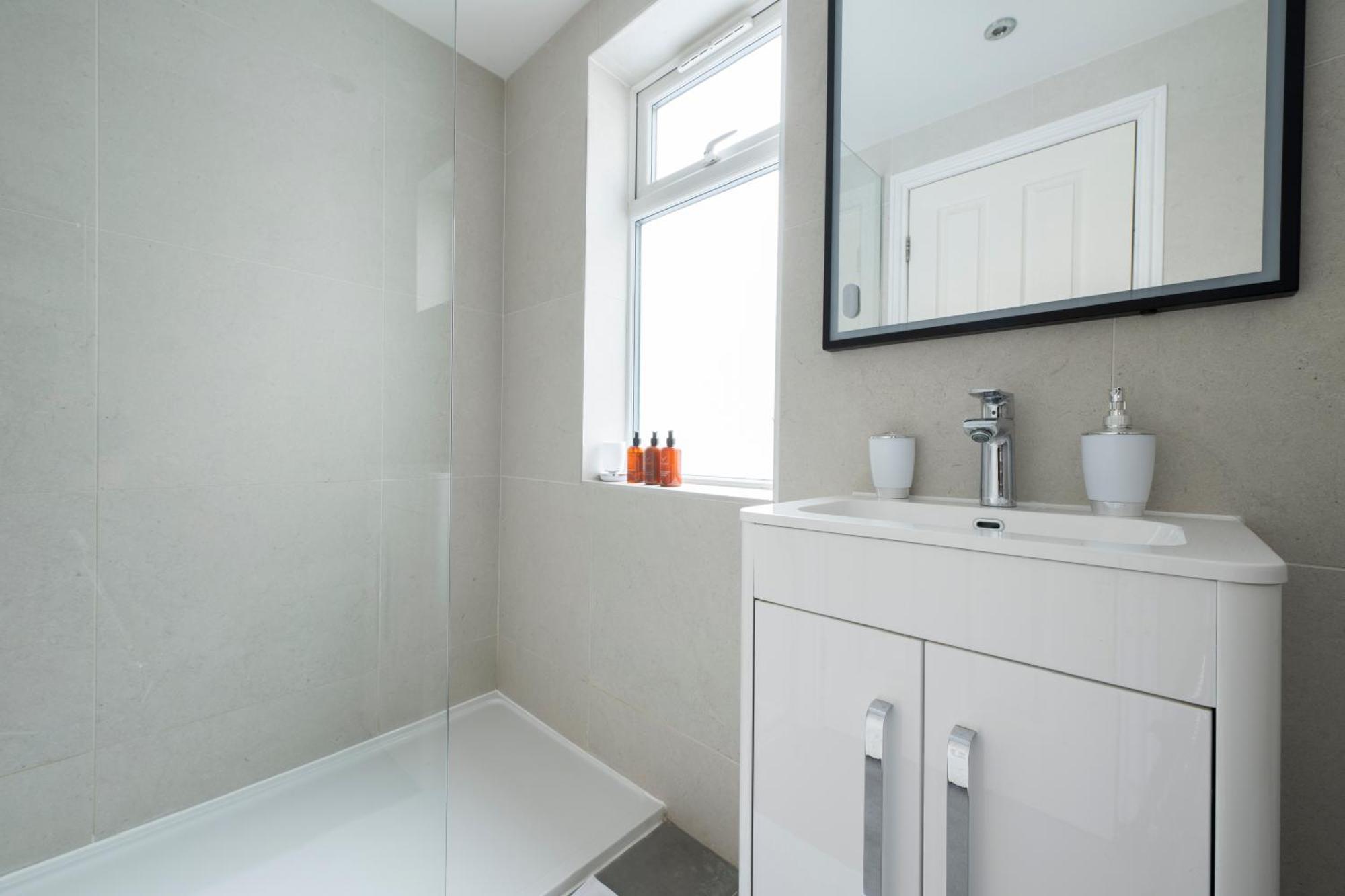 Fulham Spacious & Luxe House With Parking & Garden * London